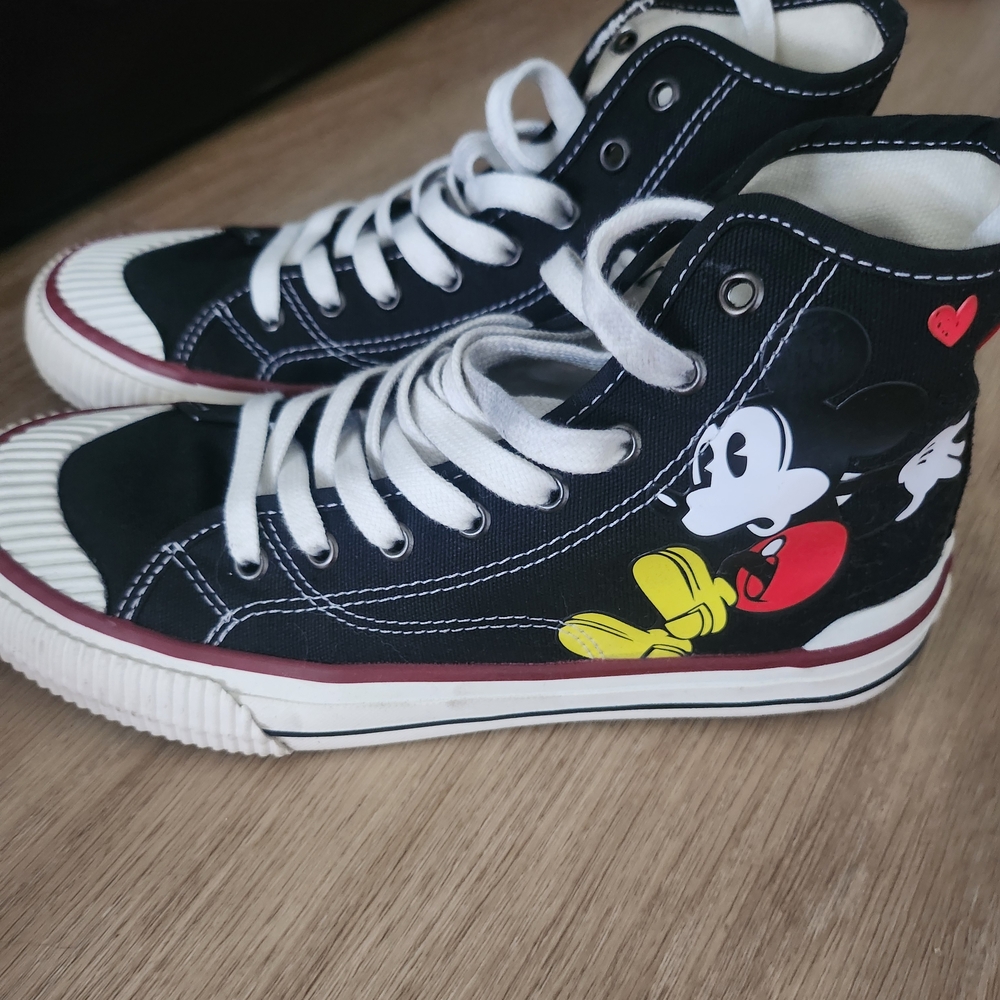 Mickey Mouse high-top sneakers